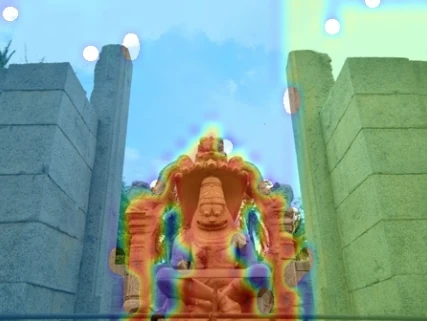 Statue view 3: attention concentrates on the landmark